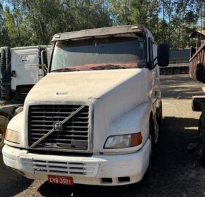 LOTE 02 BEM: VEÍCULO VOLVO / FM 380 4X2T, TRAÇÃO CAMINHÃO TRATOR - A PARTIR DE 50% NO PRIMEIRO E SEGUNDO LEILÃO