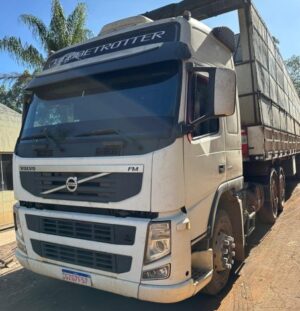 LOTE 04 BEM: VEÍCULO VOLVO / FM 380 6X2T, TRAÇÃO CAMINHÃO TRATOR - A PARTIR DE 50% NO PRIMEIRO E SEGUNDO LEILÃO